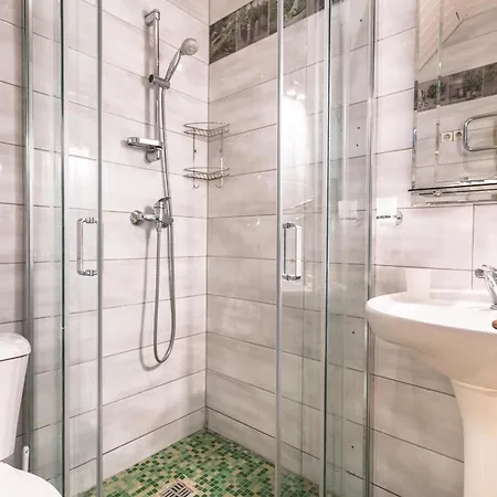 Po Kastonu & Апарт-отель 3*