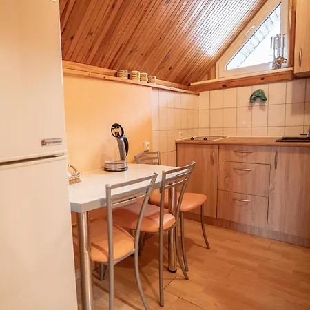 Po Kastonu & Апарт-отель 3*