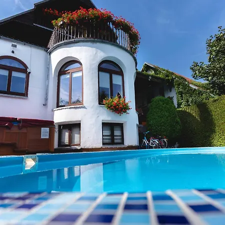 Po Kastonu & Апарт-отель 3*