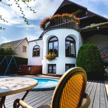 Po Kastonu & Паланга