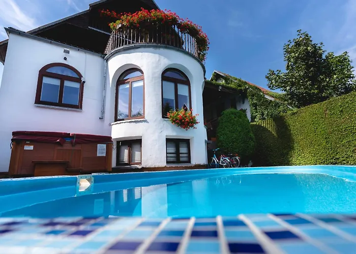 Po Kastonu & Aparthotel 3*